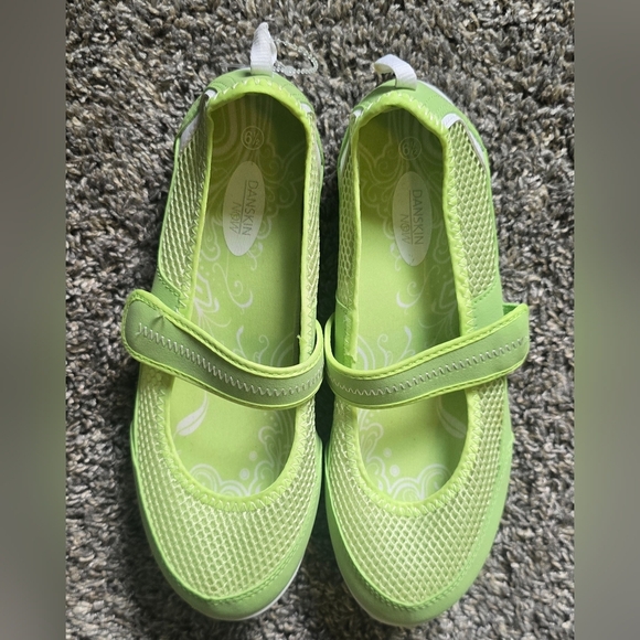 Danskin Now Shoes Womens 6.5 Chaka Mary Jane Green Hook & Loop Comfort Low Top - Picture 6 of 8